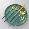 Set de 24 tacamuri, elegant si rafinat, cu un finisaj luxos, verde cu auriu